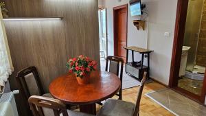 A seating area at Apartmani Maksimović