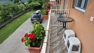 A balcony or terrace at Apartmani Maksimović