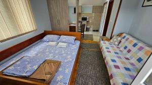 A bed or beds in a room at Apartmani Maksimović