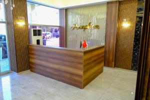 a lobby of a store with a glass wall at Grand Gülizar Otel in Sanlıurfa