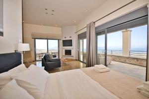 Posteľ alebo postele v izbe v ubytovaní Marini Luxury Apartments and Suites