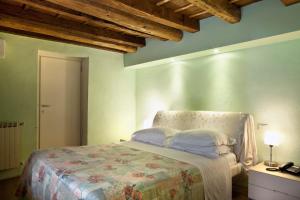 Ένα ή περισσότερα κρεβάτια σε δωμάτιο στο Boutique Hotel Scalzi - Adults Only