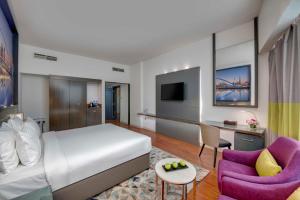 TV a/nebo společenská místnost v ubytování Howard Johnson Plaza by Wyndham Dubai Deira
