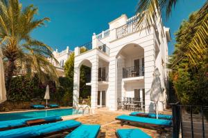 Πισίνα στο ή κοντά στο Villa Esinti