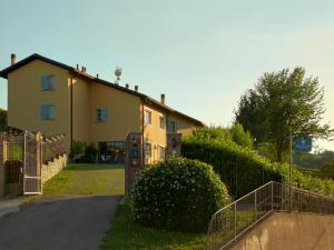 a house with a fence in front of it at Vigna Dell'Acqua in Santo Stefano Belbo