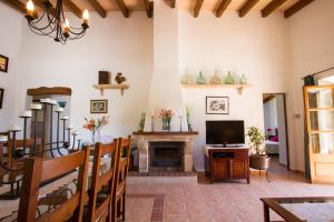 a living room with a fireplace and a television at Can Daniel in Pollença