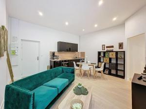 a living room with a green couch and a kitchen at Cosy appartement, Lyon Centre Capucins 2 in Lyon +5 photos
