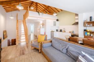 Η κουζίνα ή μικρή κουζίνα στο Green Tiles House