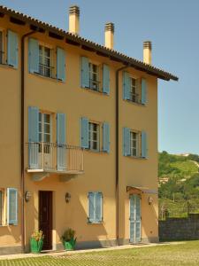 The building in which A villát is located Még 37 kép