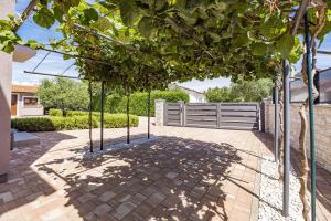 Bilde i galleriet til Villa mit privatem Pool, WLAN, Klima und Bäder en suite i Pula
