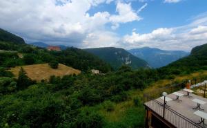Příroda nedaleko hotelu + 4 fotografie