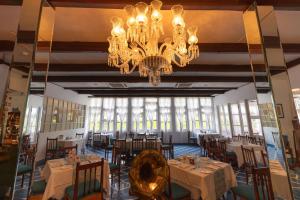 Saraca Hotel Lucknow餐厅或其他用餐的地方
