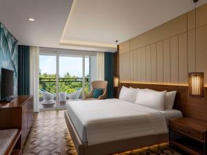 Ein Bett oder Betten in einem Zimmer der Unterkunft Movenpick Resort & Spa Boracay