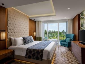 Ein Bett oder Betten in einem Zimmer der Unterkunft Movenpick Resort & Spa Boracay