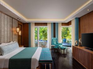 Ein Bett oder Betten in einem Zimmer der Unterkunft Movenpick Resort & Spa Boracay
