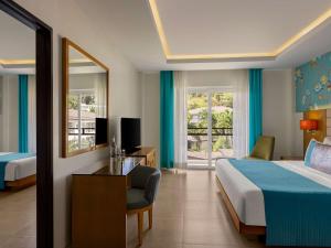 Ein Bett oder Betten in einem Zimmer der Unterkunft Movenpick Resort & Spa Boracay