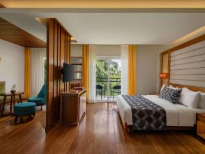 Ein Bett oder Betten in einem Zimmer der Unterkunft Movenpick Resort & Spa Boracay