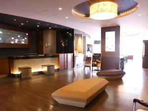 a lobby with a table and aasteryasteryasteryasteryasteryasteryasteryasteryastery at Dormy Inn Premium Shibuya-jingumae in Tokyo