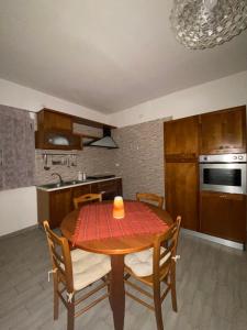Η κουζίνα ή μικρή κουζίνα στο casa Feluca