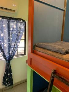 Postel nebo postele na pokoji v ubytování Bestow Capsule Hostel