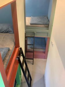 Postel nebo postele na pokoji v ubytování Bestow Capsule Hostel