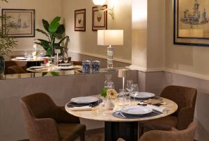 a dining room with a table and chairs at Boheme With Beach & Breakfast Included in Viareggio