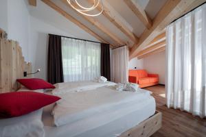 Postel nebo postele na pokoji v ubytování Dolomiten Hotel Irma