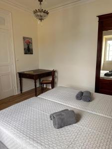 Postel nebo postele na pokoji v ubytování Azor International Hostel