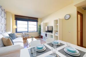 A television and/or entertainment centre at Holidays2Malaga Eslava High Speed WIfi