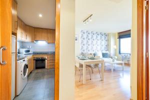 A kitchen or kitchenette at Holidays2Malaga Eslava High Speed WIfi