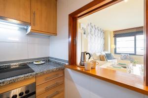 A kitchen or kitchenette at Holidays2Malaga Eslava High Speed WIfi