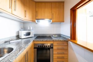 A kitchen or kitchenette at Holidays2Malaga Eslava High Speed WIfi