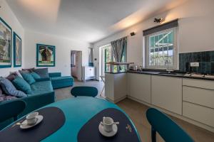 Et opholdsområde på LA CASA GIALLA Relax in Collina con Piscina