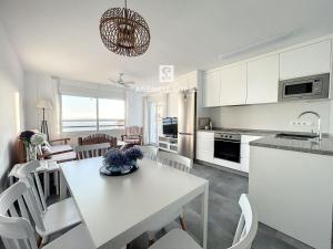 Køkken eller tekøkken på Alo Sea View Apartment