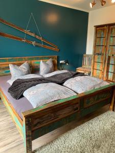 a large bed in a room with a blue wall at Studio im Loft in Oberstdorf