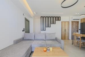 a living room with a couch and a table at Villa Katerina 1 in Marioú