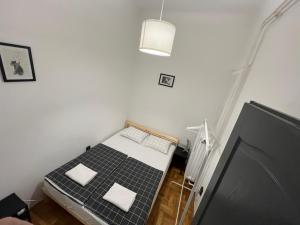 A bed or beds in a room at Friends Hostel & Apartments