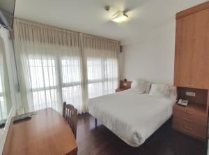 Łóżko lub łóżka w pokoju w obiekcie Hotel Hórreo by Bossh! Hotels