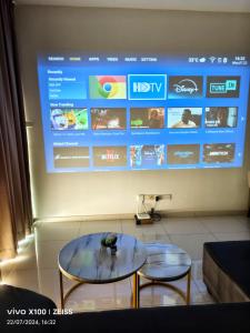 Televisyen dan/atau pusat hiburan di sp13a Netflix 6pax 2park kelab Rahman putra Sungai buloh