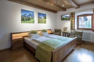 Ein Bett oder Betten in einem Zimmer der Unterkunft Gasthof Maria Kirchental