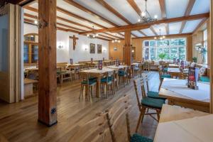 Ein Restaurant oder anderes Speiselokal in der Unterkunft Gasthof Maria Kirchental 