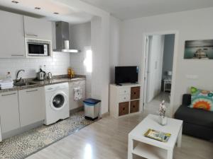 Kuchyňa alebo kuchynka v ubytovaní apartment in Seville city centre