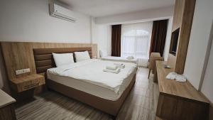 Кровать или кровати в номере Aremsis Holiday Resort