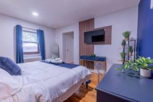 Postel nebo postele na pokoji v ubytování 1BR DEEP Apts by American Dream, Sleeps 8