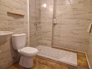 House with Private Roof Terrace in Centreにあるバスルーム +12枚の写真