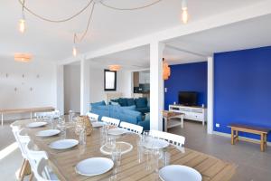 Μια τηλεόραση ή/και κέντρο ψυχαγωγίας στο Maison Ampalia - Welkeys