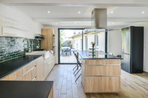 Η κουζίνα ή μικρή κουζίνα στο Maison Ampalia - Welkeys