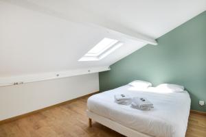 Ένα ή περισσότερα κρεβάτια σε δωμάτιο στο Maison Ampalia - Welkeys +11 φωτογραφίες