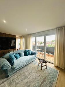 Posezení v ubytování Modern Apartments Near Paris and Charles de Gaulle Airport