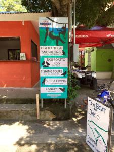 Certificato, attestato, insegna o altro documento esposto da Hotel Moctezuma